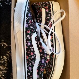 Black Floral flower vans shoes size 9.5 women’s new in box